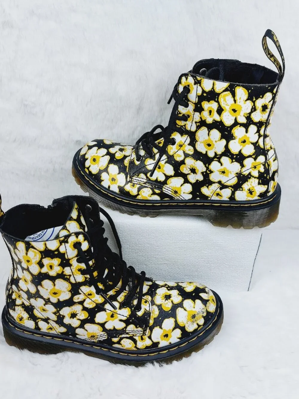 Dr. Martens Girls Black Yellow 1460 Pansy Patent Leather Lace Up Boots Size US 3